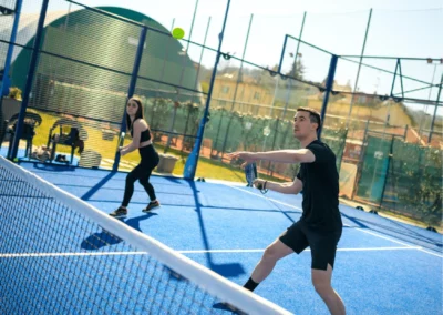 Sport-factory - Comment choisir le meilleur terrain de padel pour progresser rapidement en 2025 ? - Featured Image 1